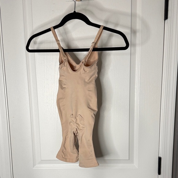 SKIMS Nude Shapewear Bodysuit - Picture 6 of 6